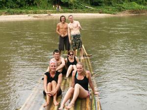 Bambusfloßfahren auf dem Mae Taeng Fluss in
