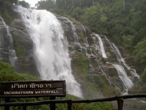 Wachiratarn Wasserfall im Doi Inthanon Nationalpark