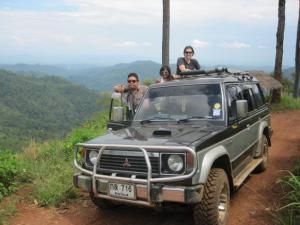 Allrad Geländewagen Dschungel Abenteuer in den Bergen rund um