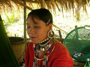 Frau eines primitiven Bergvolks in Mae Hong Son